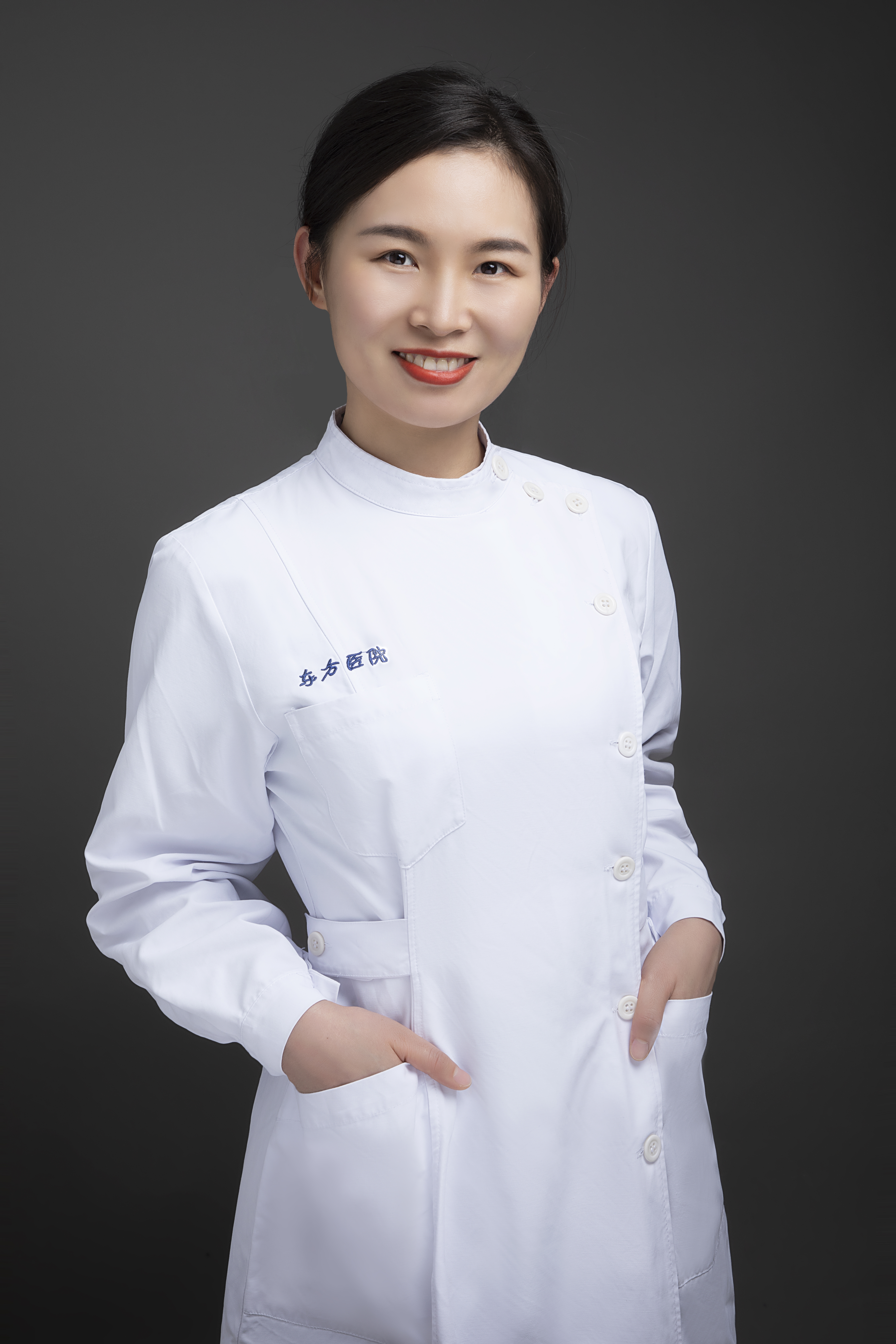 贺亚楠—形象照.jpg