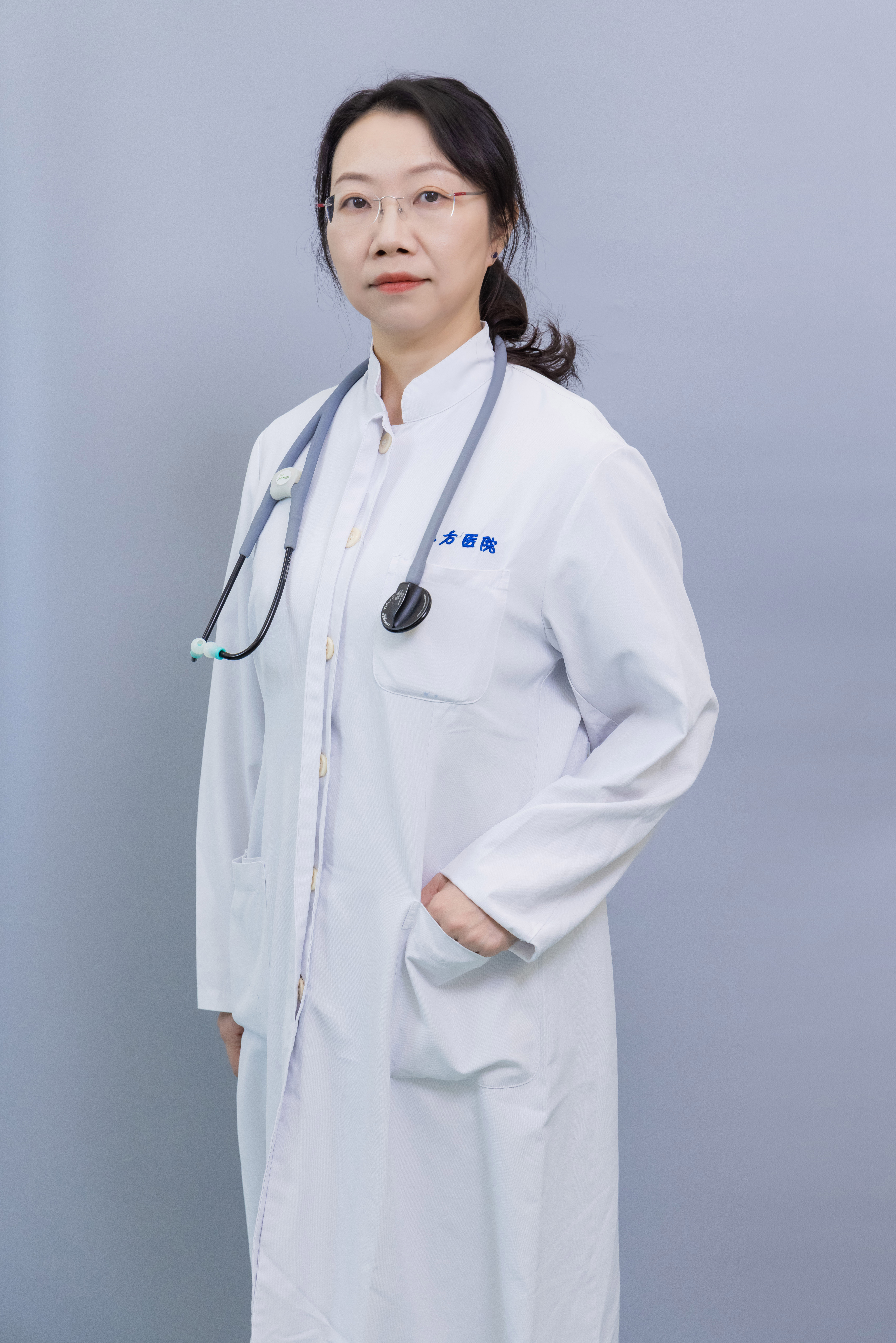人物形象照.jpg